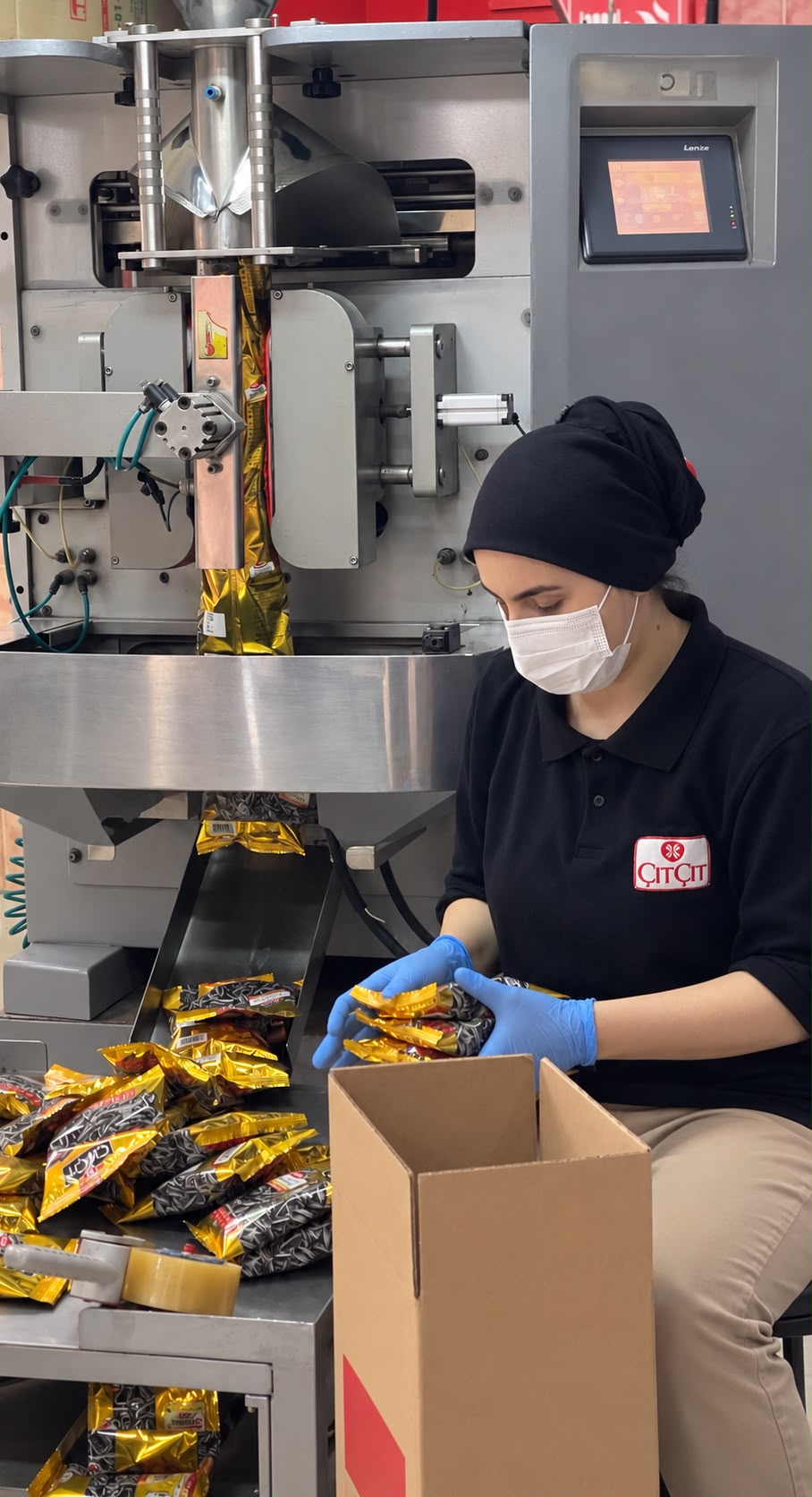 Çıt Çıt ürünlerinin paketleme hattı